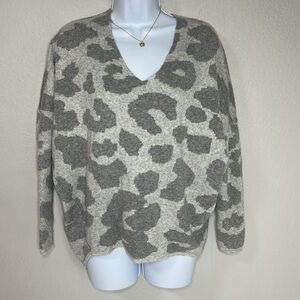 la miel Womens Gray Animal Print V-Neck Sweater Size M/L
